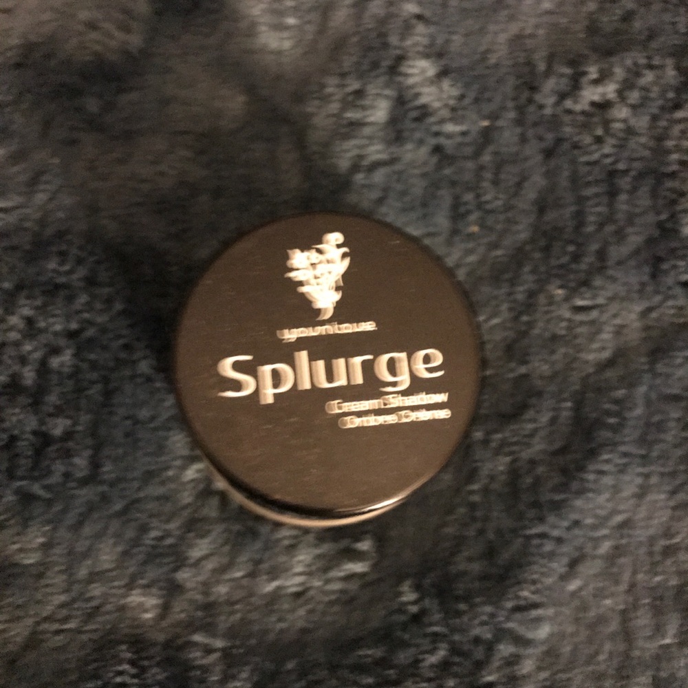 Younique Splurge Cream shadow Defiant